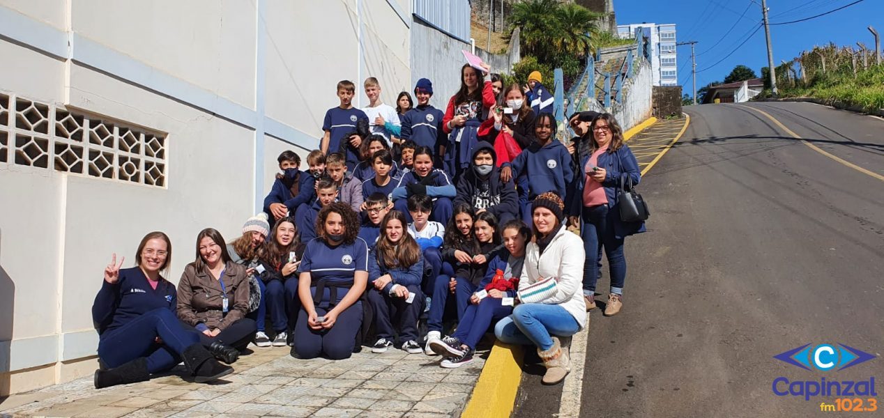 Alunos da Escola Belisário Pena visitaram a Capinzal FM