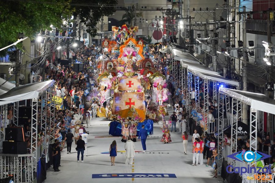 Aproximadamente 15 mil pessoas compareceram na primeira noite do Desfile das Escolas de Samba de Joaçaba