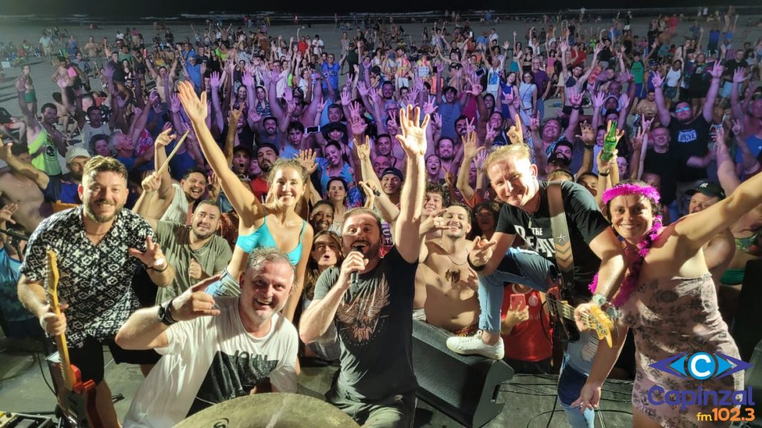 Banda capinzalense se apresentou em duas noites do Carnaval de Balneário Camboriú