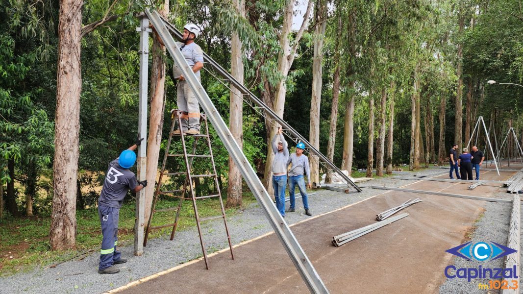 Iniciada a montagem da estrutura para a festa dos 75 anos de Capinzal