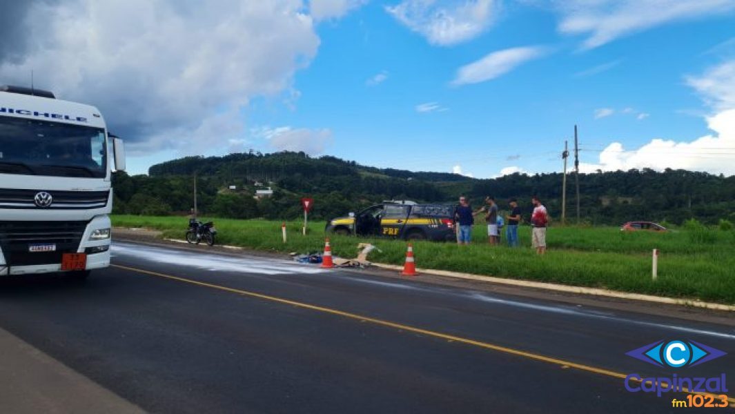 Mulher morre e outra fica ferida em acidente grave na BR-153, trevo de acesso para Peritiba