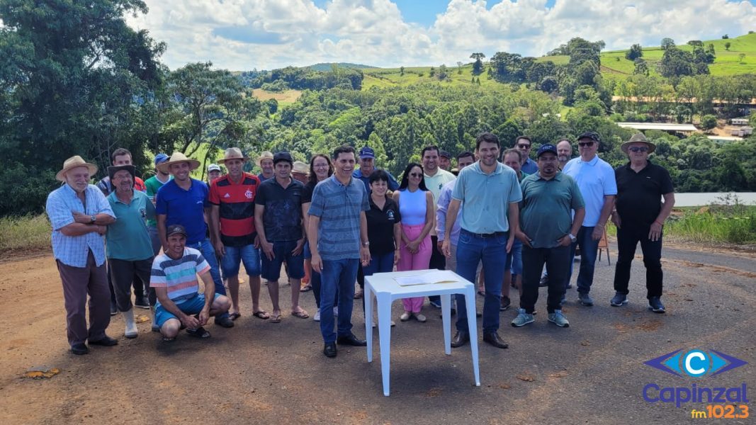 Prefeito Claudir Duarte assina ordem de serviço para asfaltamento do acesso ao Pinheiro Alto