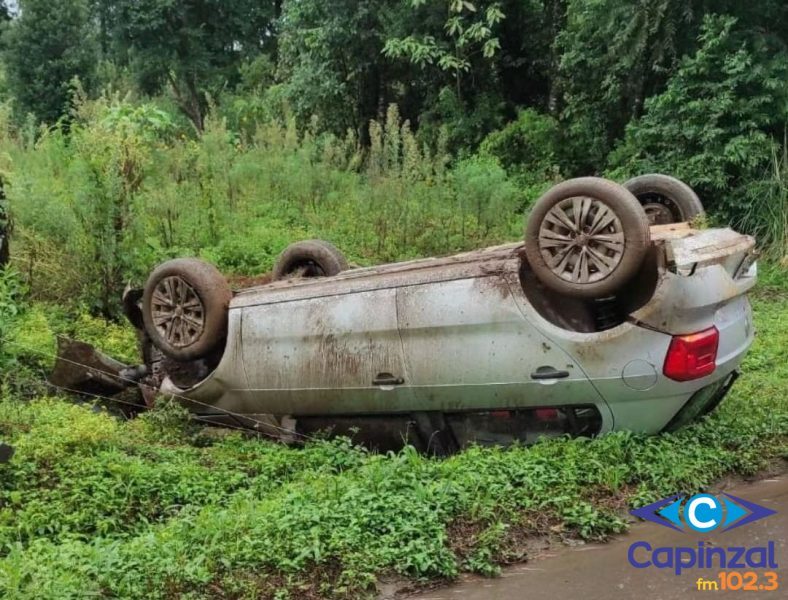 Motorista fica ferido ao capotar veículo na BR 282, em Catanduvas