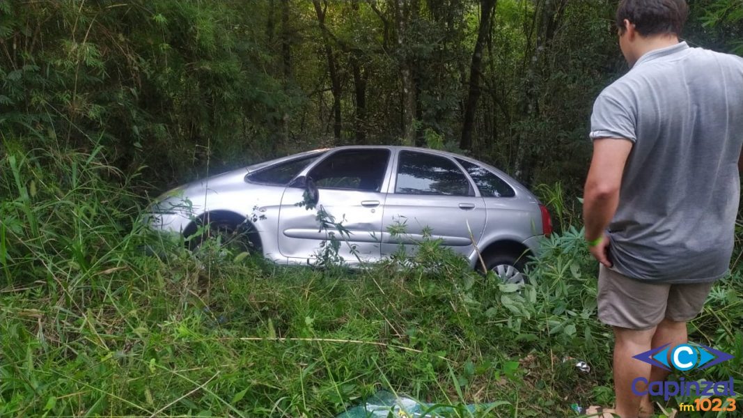 Saída de pista deixa quatro pessoas feridas em Peritiba