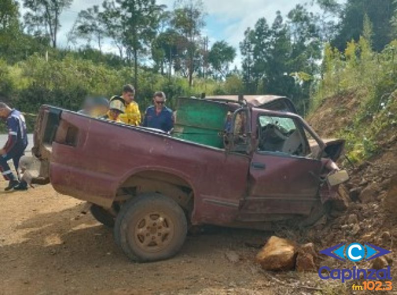 Motorista morre após colidir caminhonete em barranco na BR-470