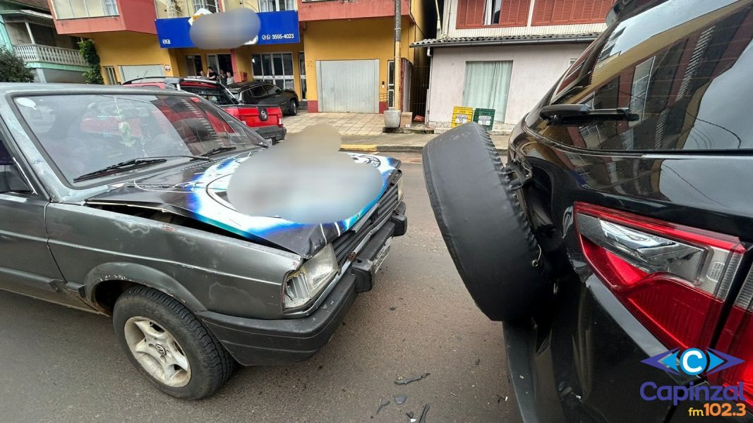 Motorista é socorrido pelos Bombeiros após colisão traseira em Capinzal