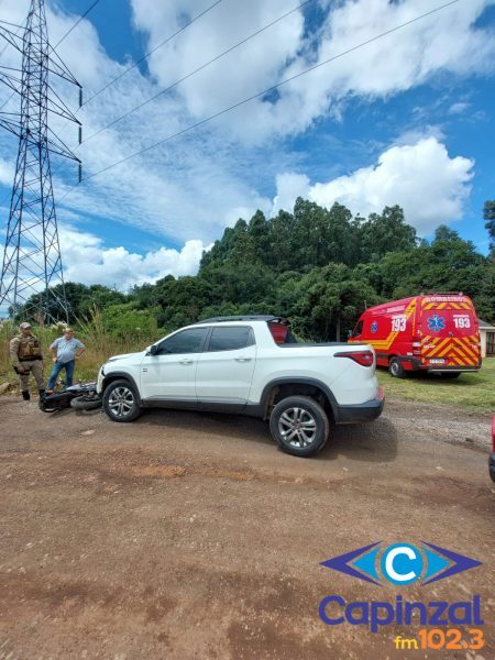 Colisão entre carro e moto deixa homem ferido em Videira