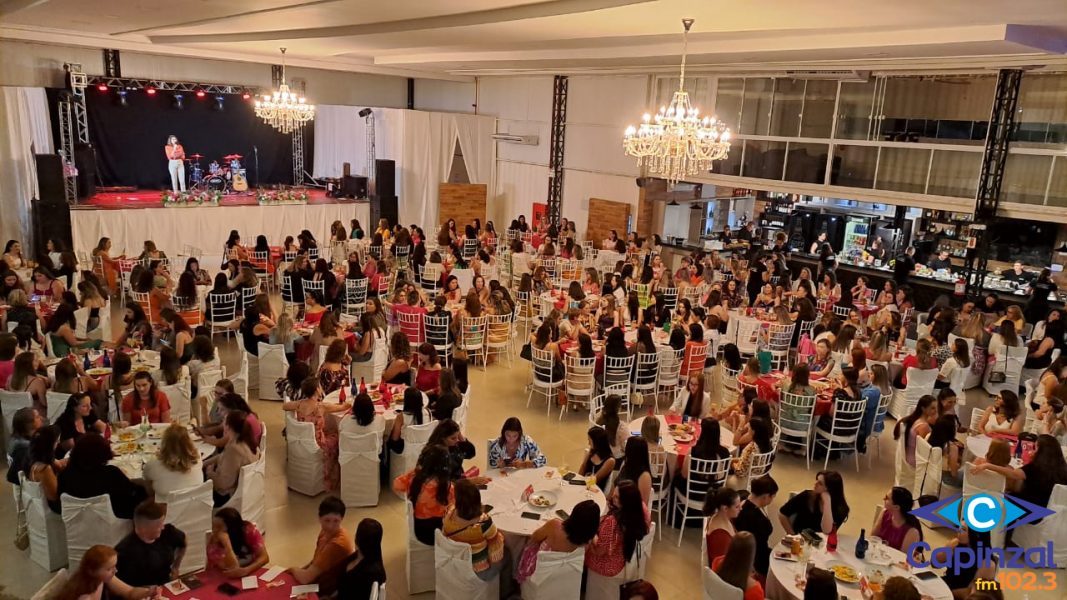 Grande público é registrado no Happy Hour em homenagem ao Dia Internacional da Mulher, promovido pela CDL, em Capinzal