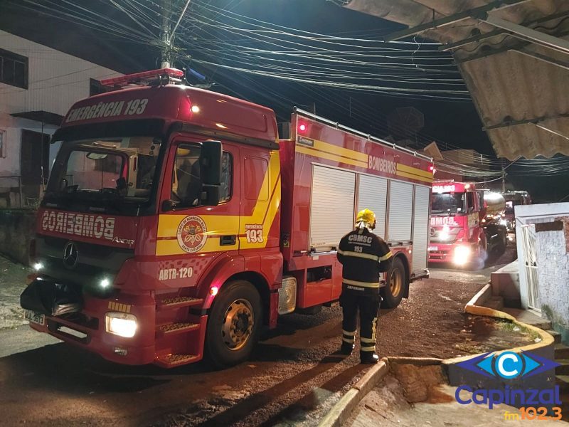 Homem sofre queimaduras ao tentar combater incêndio residencial