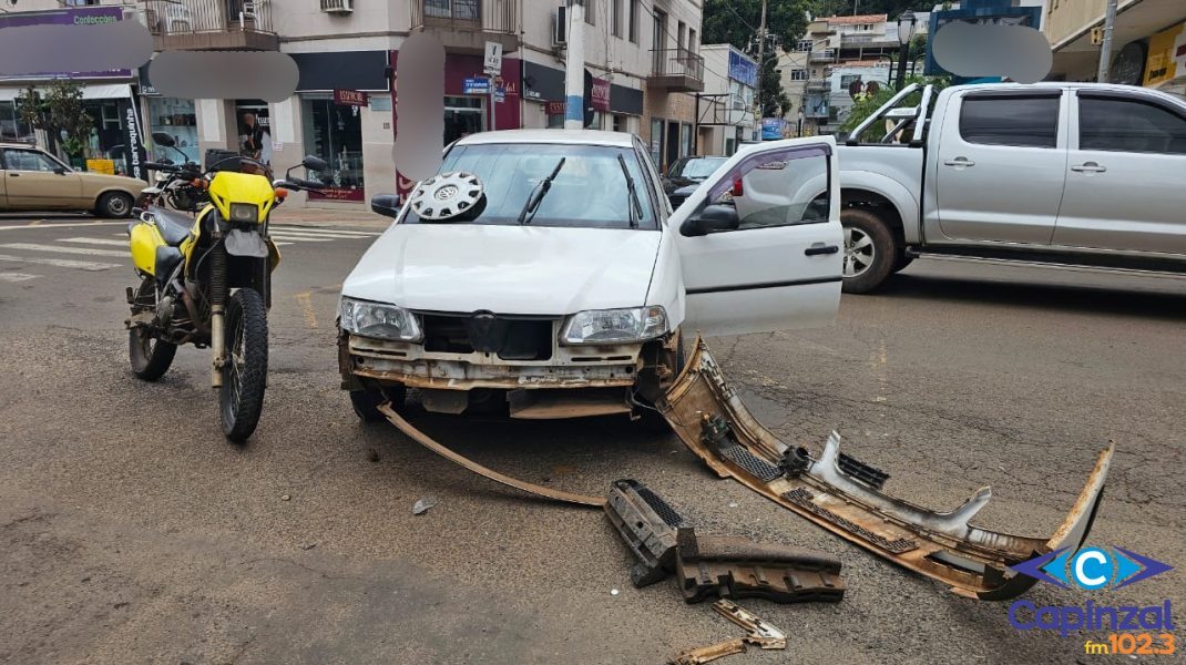 Colisão entre carro e moto é registrada no centro de Capinzal