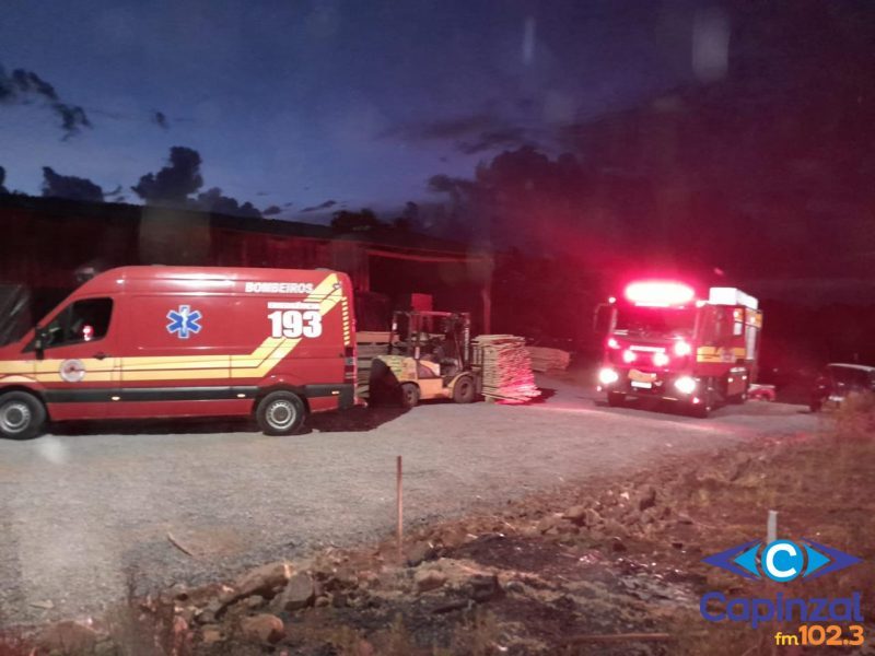 Maquinário provoca incêndio em madeireira na SC-452