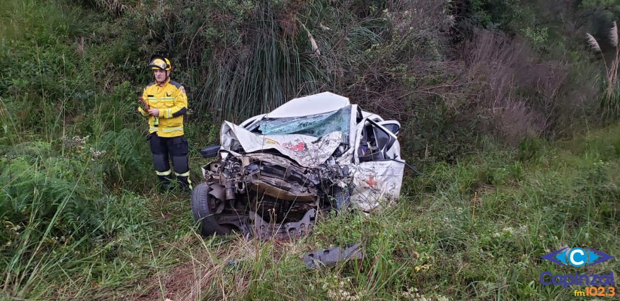 Três mulheres morrem em colisão entre caminhão e carro da saúde na SC-340