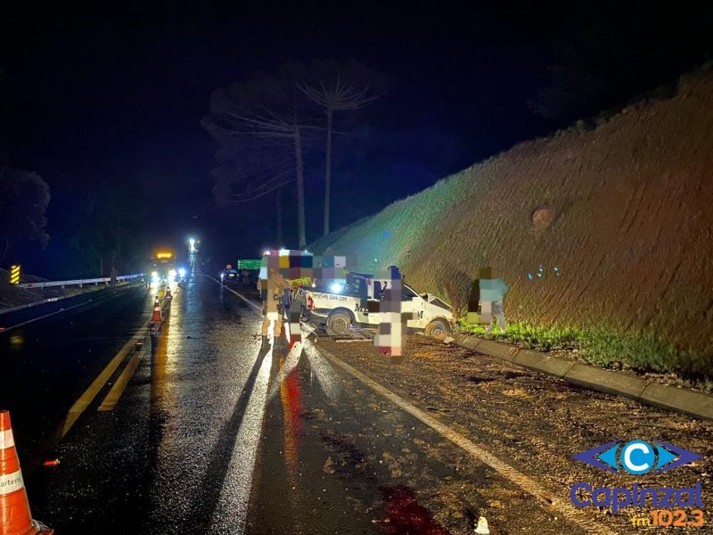 Dois jovens ficaram feridos após picape sair da pista no Meio-Oeste