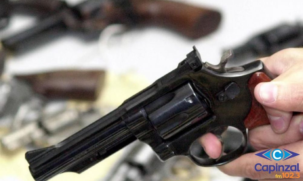 Ataque a tiros em casa deixa jovem morto e homem baleado