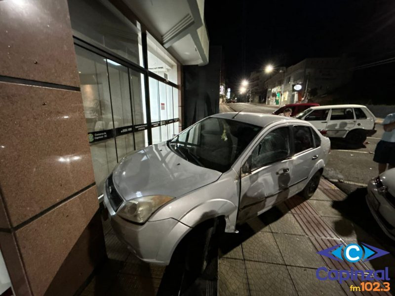 Acidente envolve três veículos e deixa dois feridos no centro de Capinzal