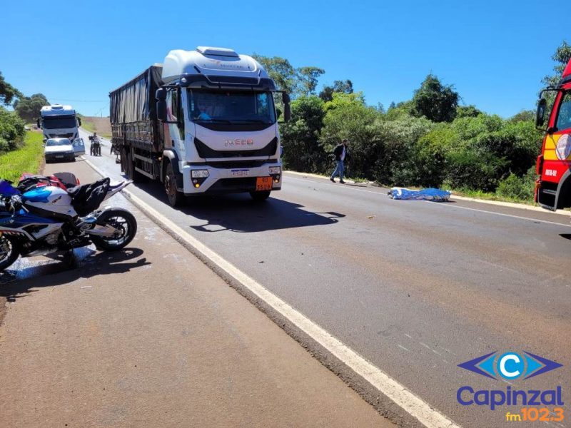 Homem morre em acidente com três motocicletas e caminhão na BR-282