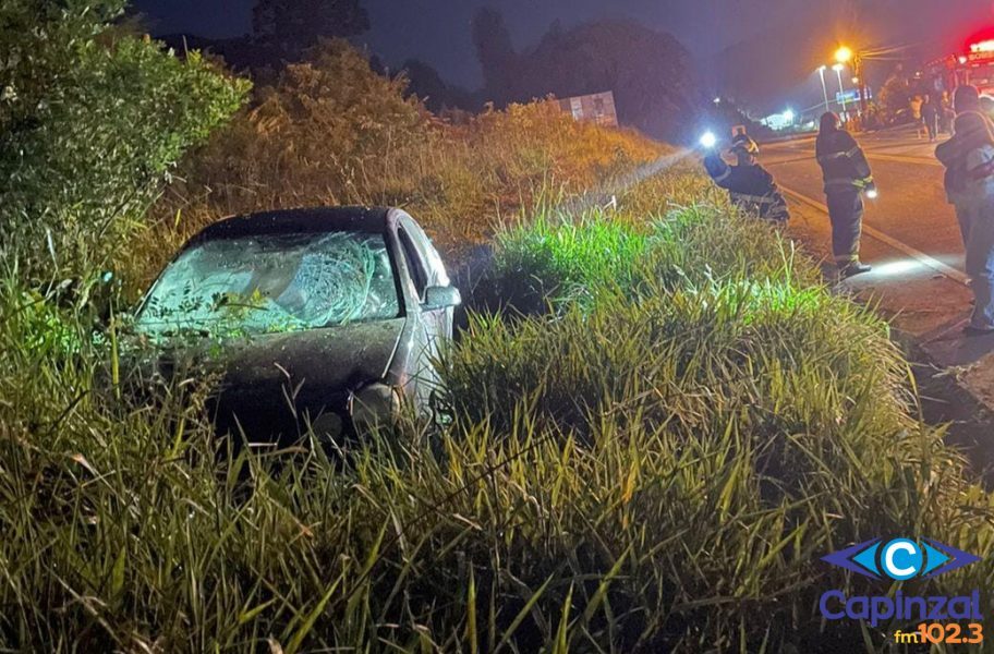 Veículo sai da pista e capota na SC-135