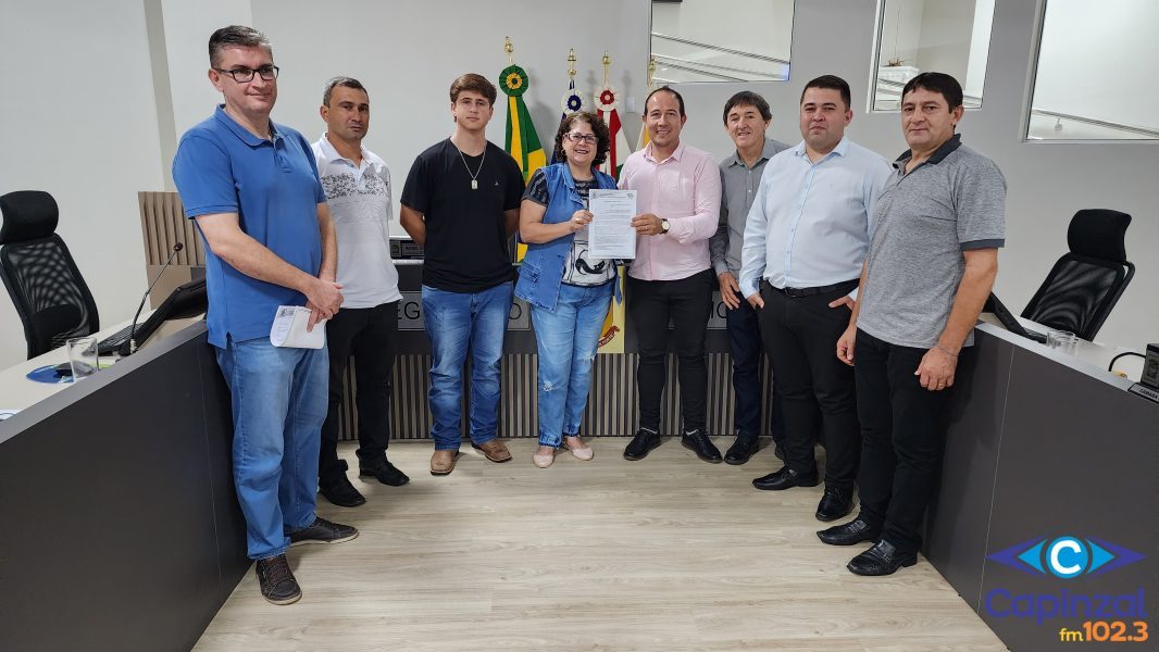 Vereadores prestam homenagem à Escola Municipal Ivo Silveira pelos seus 83 anos de história