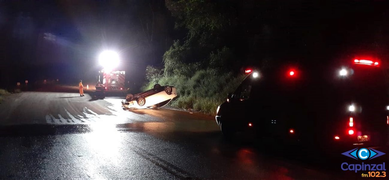 Veículo capotou durante a madrugada na SC 135