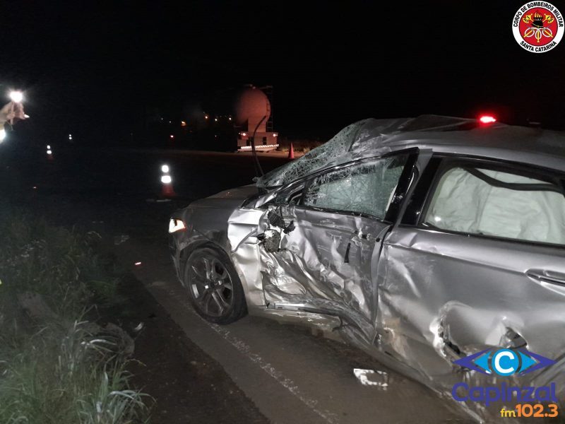 Motorista fica ferido em colisão entre carro e caminhão na BR 470