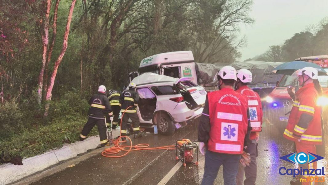 Duas pessoas morrem em colisão entre caminhão e caminhonete em Concórdia