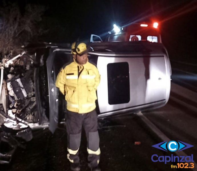 Veículo colide em paredão de pedras no interior de Campos Novos e motorista fica ferido