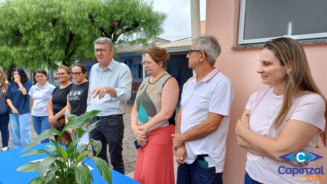 Assinada ordem de serviço para construção de passarela e escadaria coberta na Escola Dr. Vilson Pedro Kleinubing