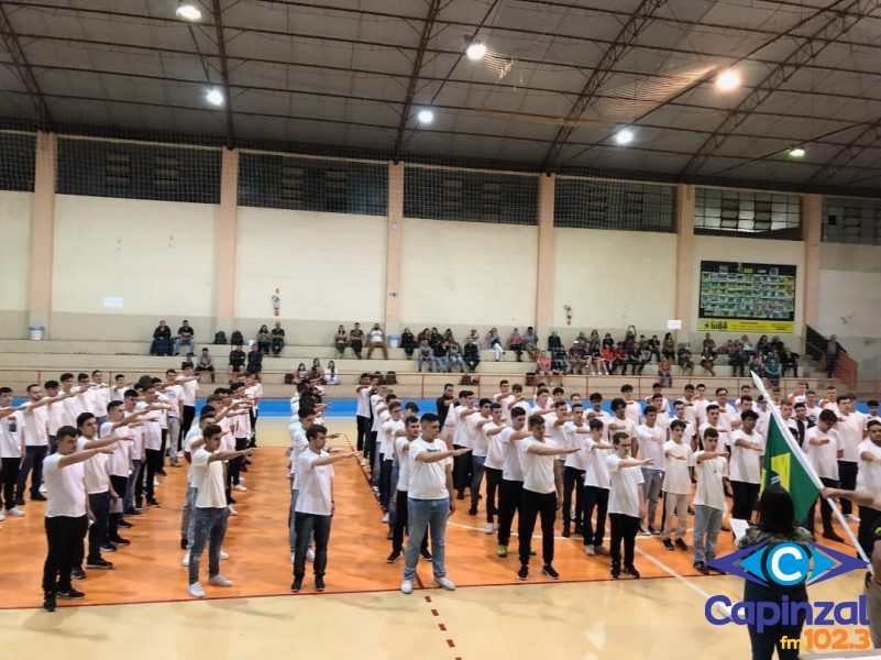 Jovens de Capinzal e Ouro participam de cerimônia de juramento à bandeira e dispensa do serviço militar nesta noite