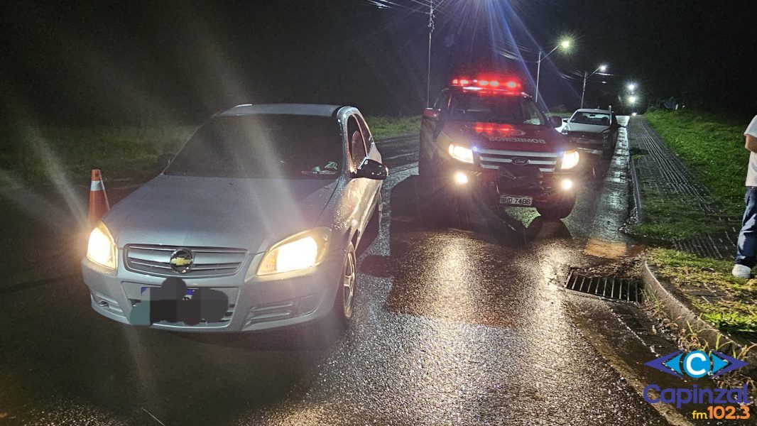 Bombeiros socorrem motociclista após colisão com carro em Capinzal