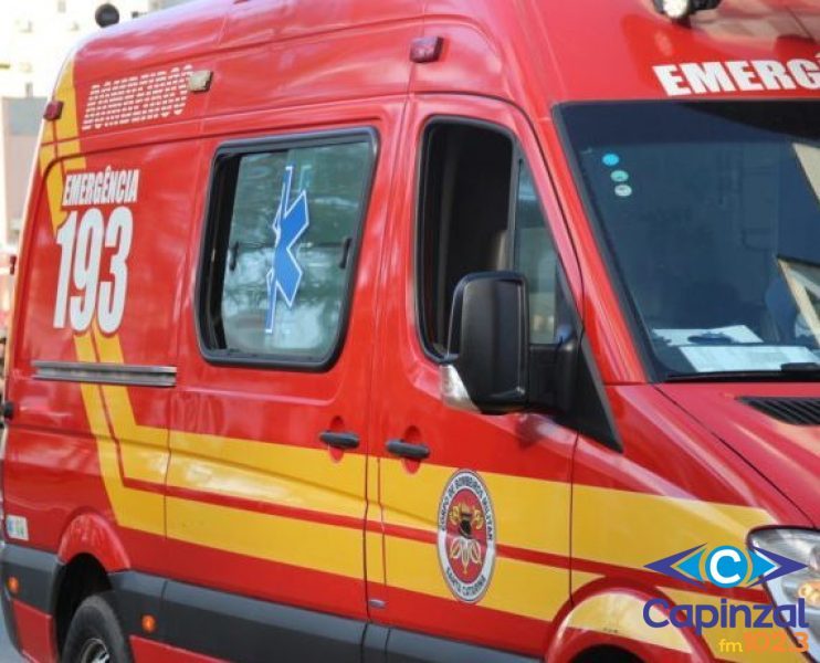 Bombeiros socorrem gestante de cinco meses após colisão entre carro e caminhão em Joaçaba