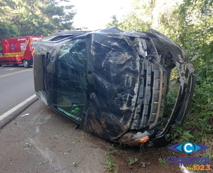 Capotamento de veículo deixa homem ferido na SC-135 em Ibiam