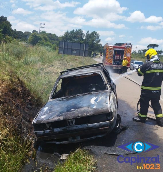 Incêndio destrói veículo na BR-470 em Campos Novos