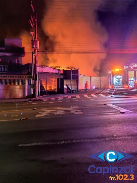 Incêndio de grandes proporções atinge imóvel em Concórdia