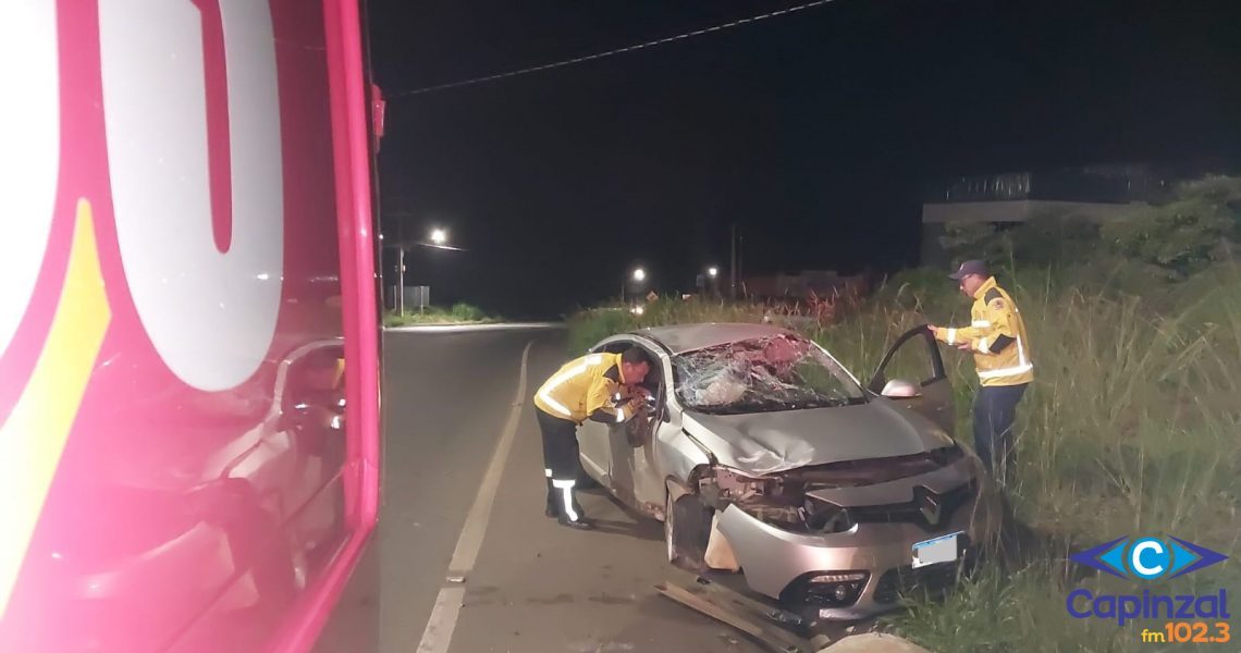 Condutora fica ferida após saída de pista seguida de capotamento na SC-135 em Videira