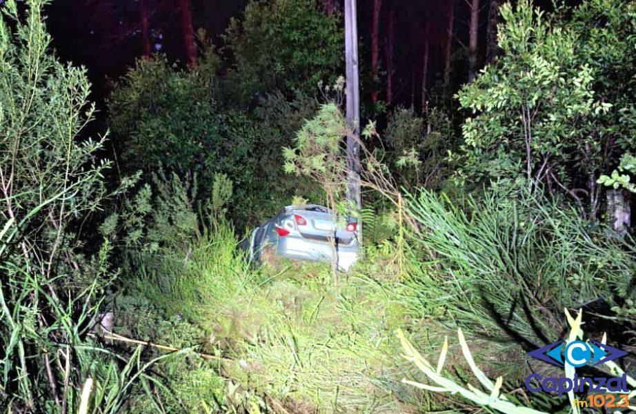 Mulher morre após carro sair da pista na SC-135