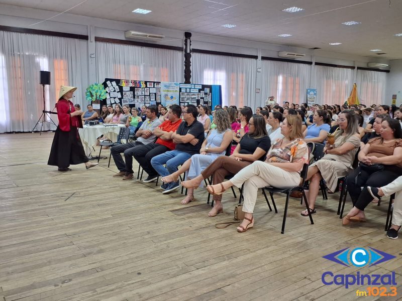 Professores da rede municipal de Ouro participaram do Seminário “Leitura e Escrita na Educação Infantil”