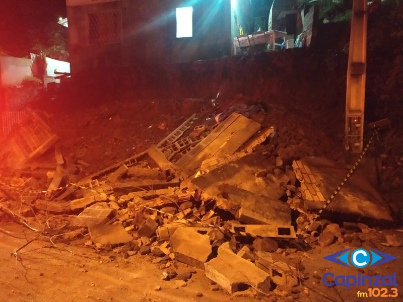 Muro de residência desaba em Herval d'Oeste