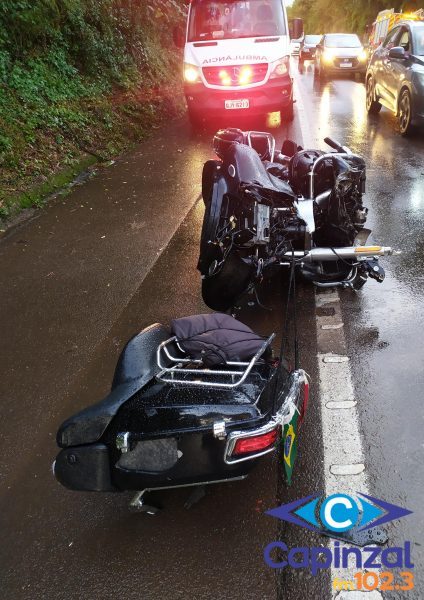 Colisão entre moto e caminhonete deixa dois feridos na BR-282 em Erval Velho