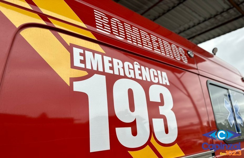 Bombeiros conduzem idosa, vítima de queda, ao Hospital Nossa Senhora das Dores