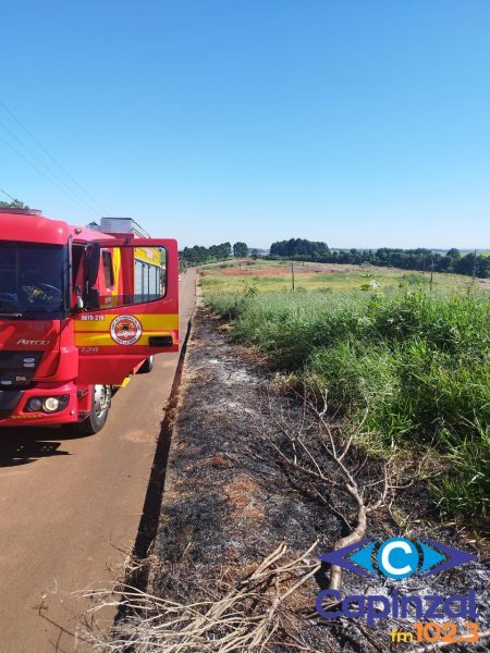 Corpo de Bombeiros combate incêndio em vegetação em Zortéa