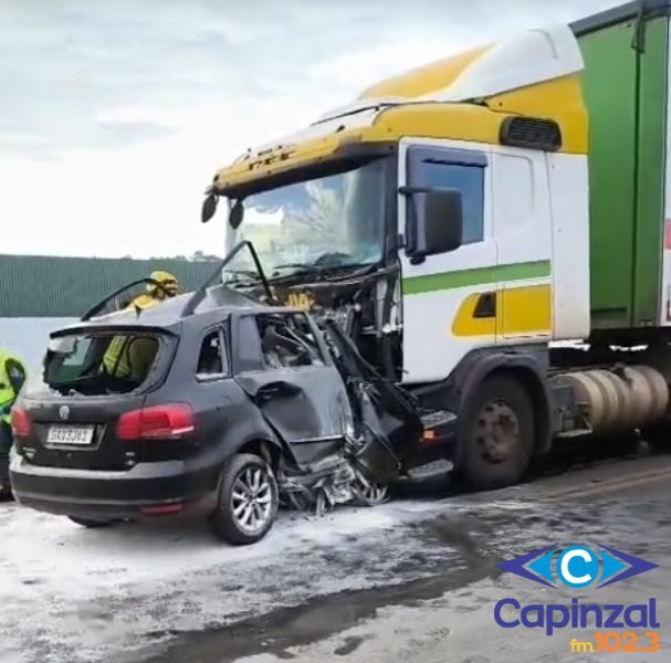 Colisão entre carro e carreta mata homem na BR-282