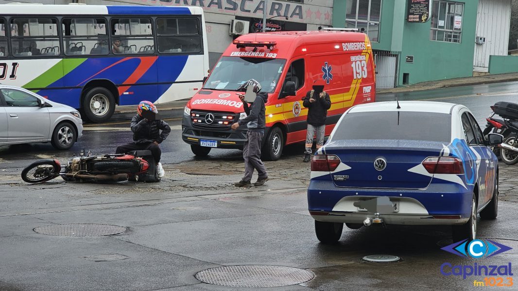 Colisão entre carro e moto mobiliza o Corpo de Bombeiros em Capinzal