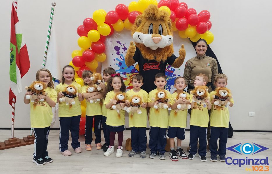 Alunos da Educação Infantil do Colégio SuperAtivo concluem formação no PROERD em Capinzal